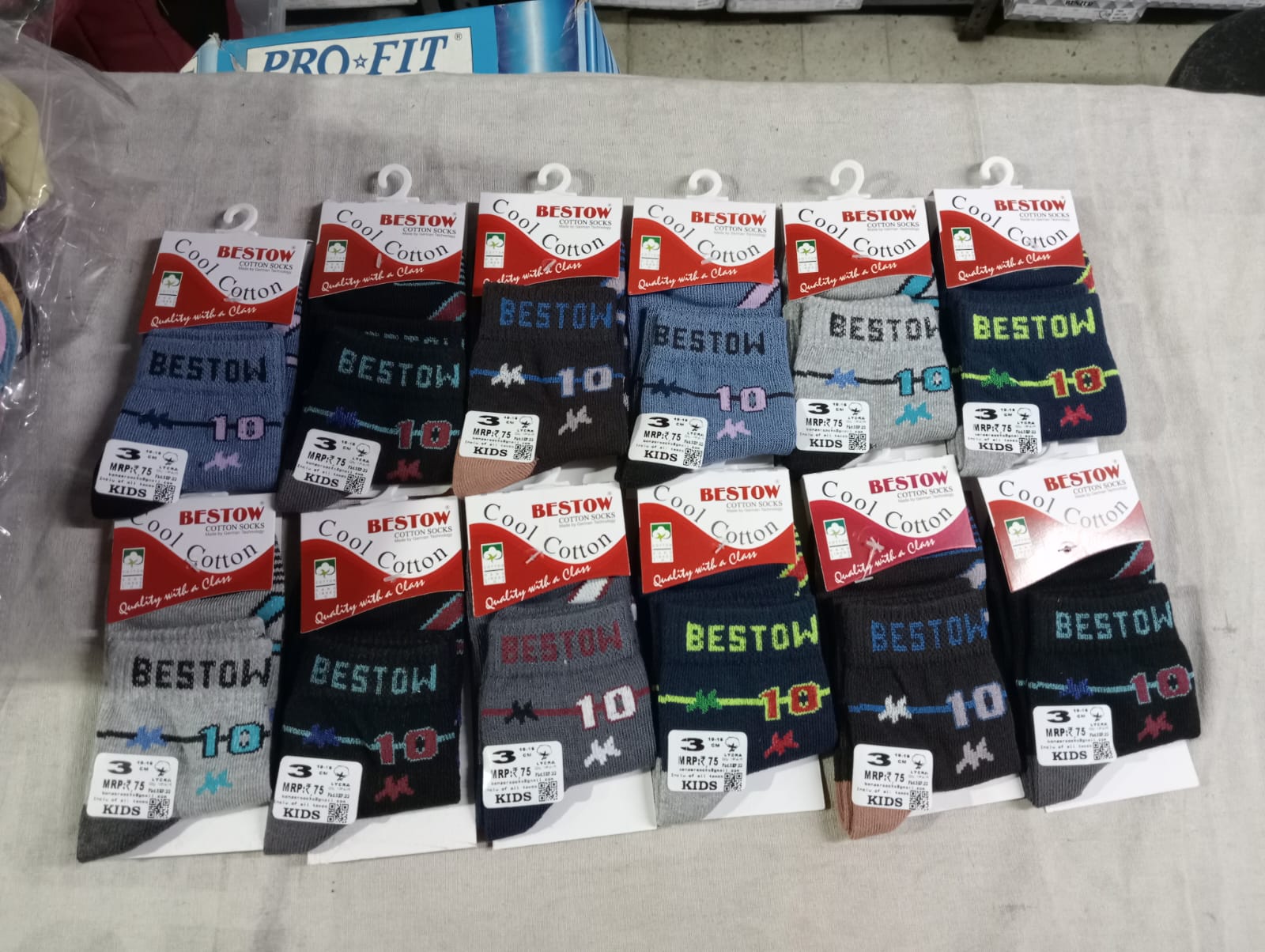 1 601 BESTOW BOLL 10 KIDS SOCKS ASSOSTED