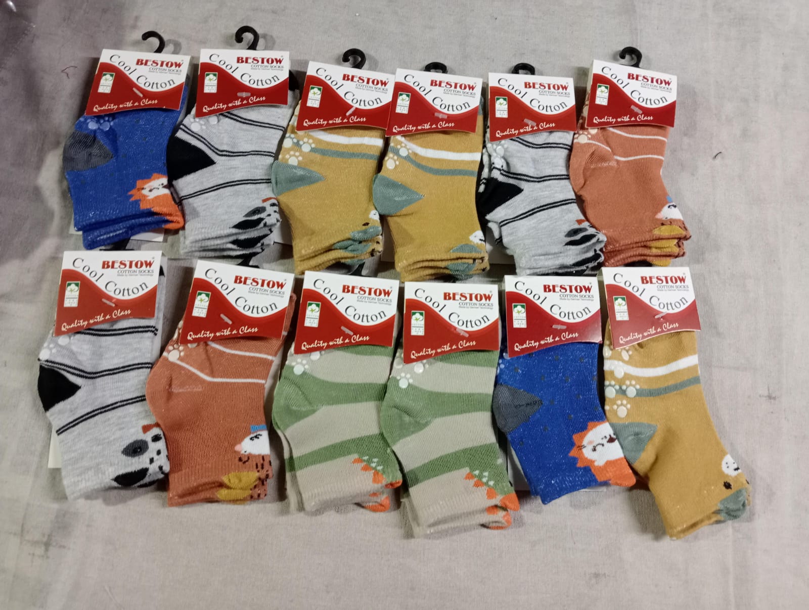 0 601 ANTY SKID  KIDS SOCKS ASSOSTED