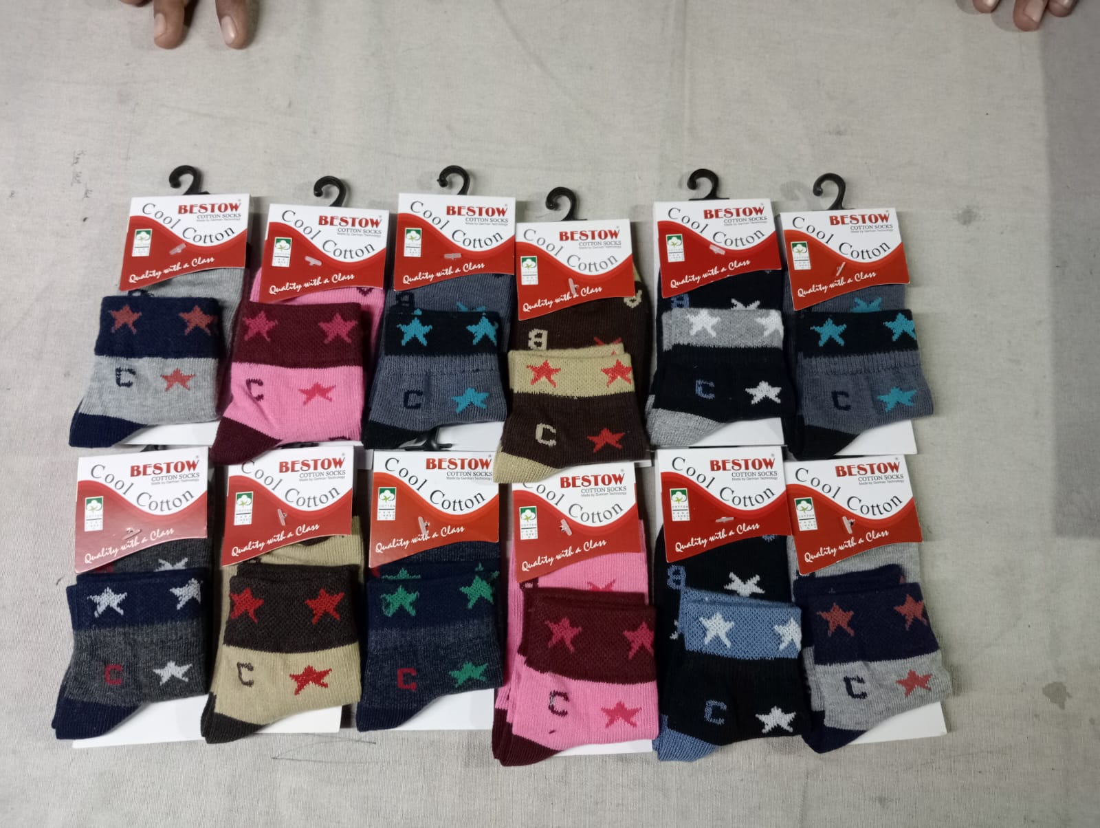 1 601 STAR C  2TON  KIDS SOCKS ASSOSTED