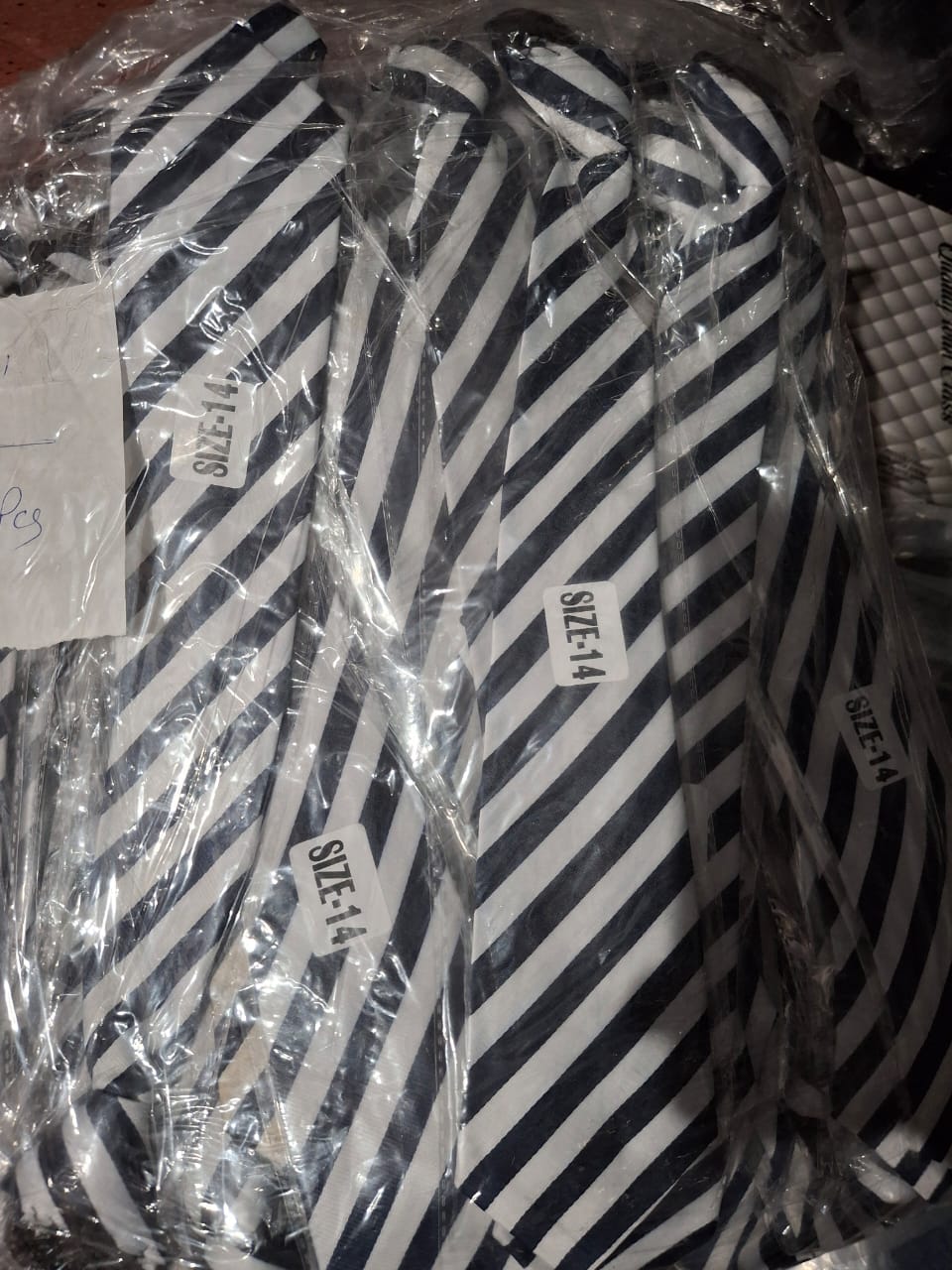 10 242 022 Black in White Patto