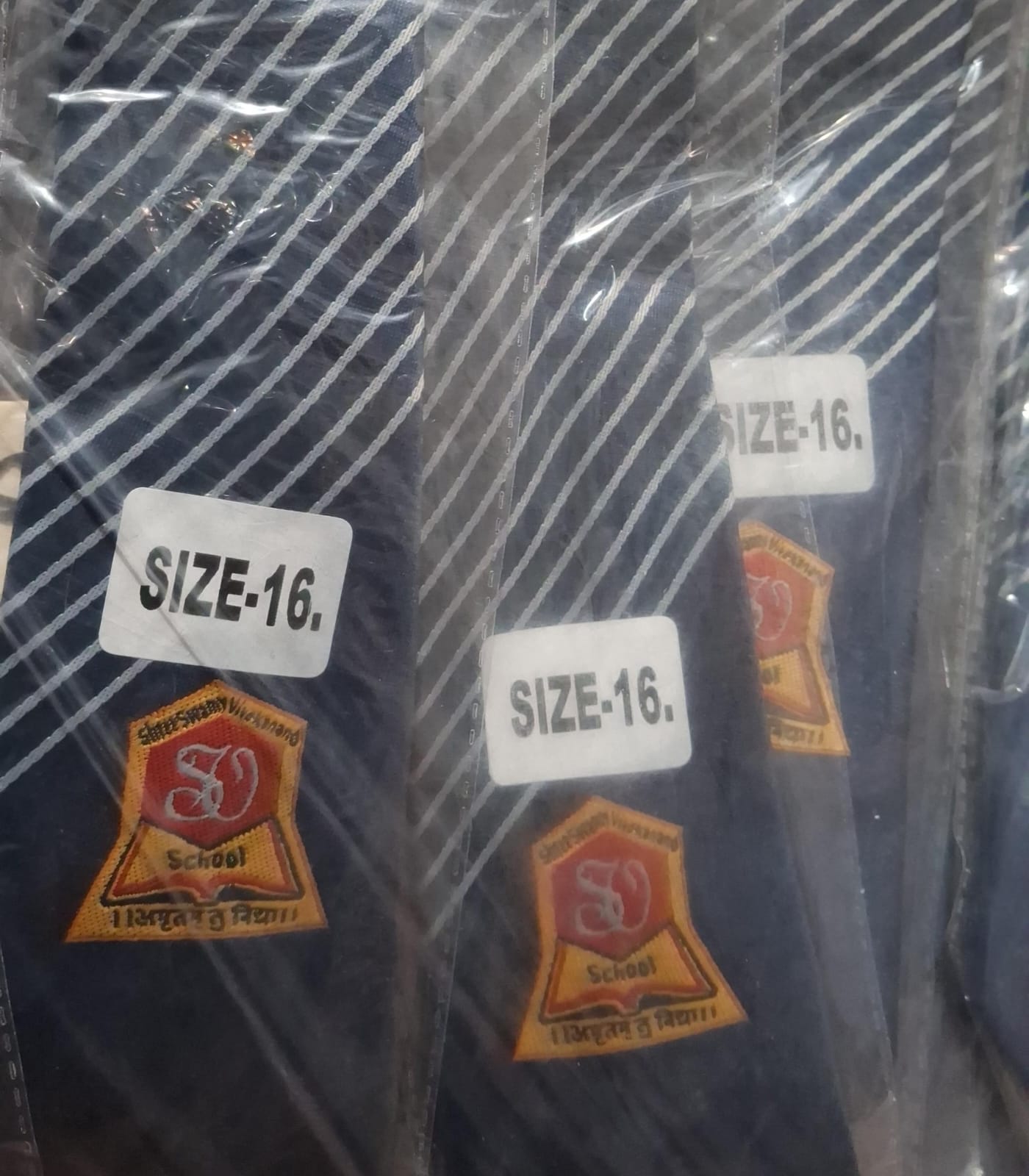 10 242 255 Navy in White Patti SSV