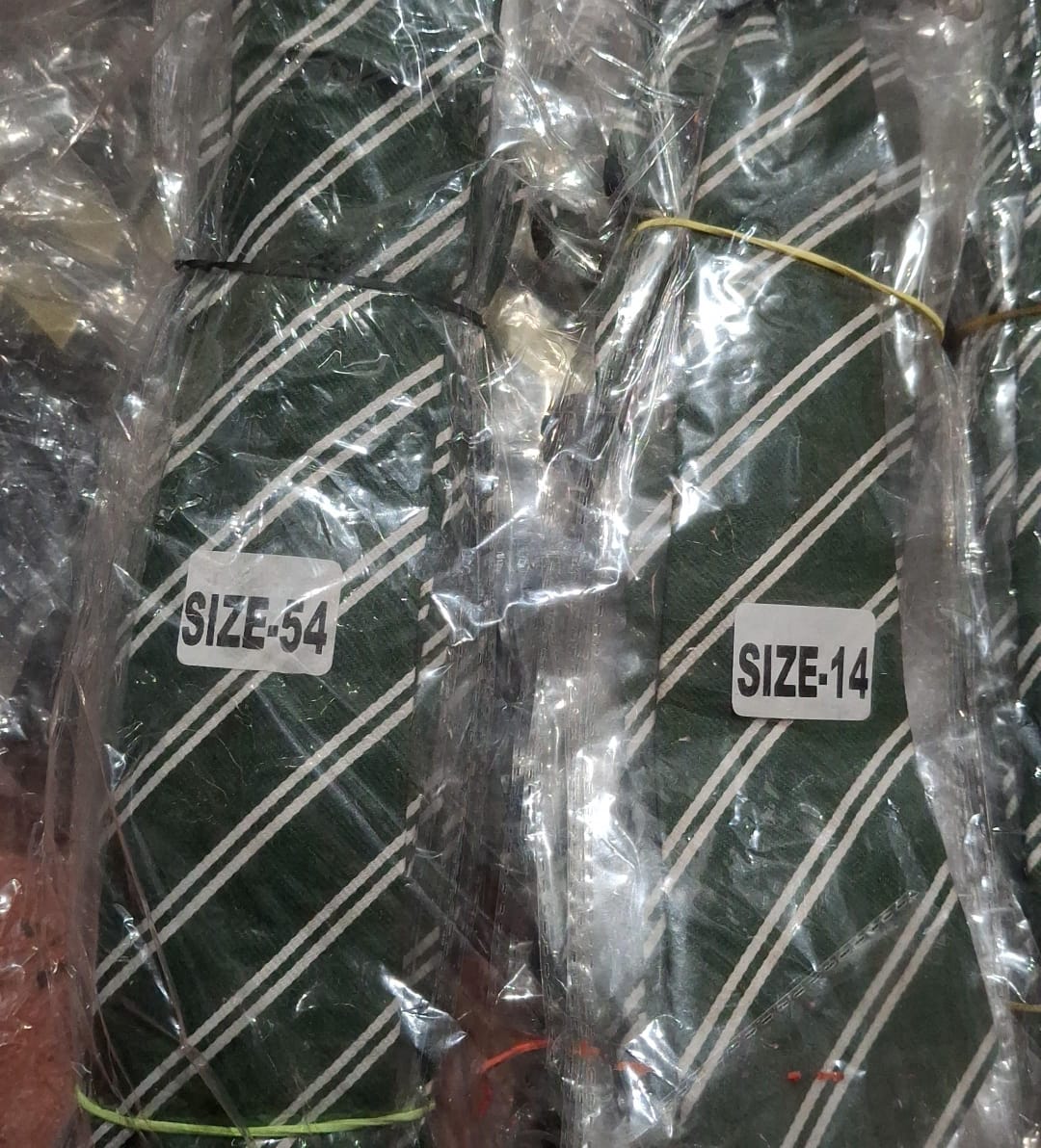 10 242 225 Green in 2 White Patti 