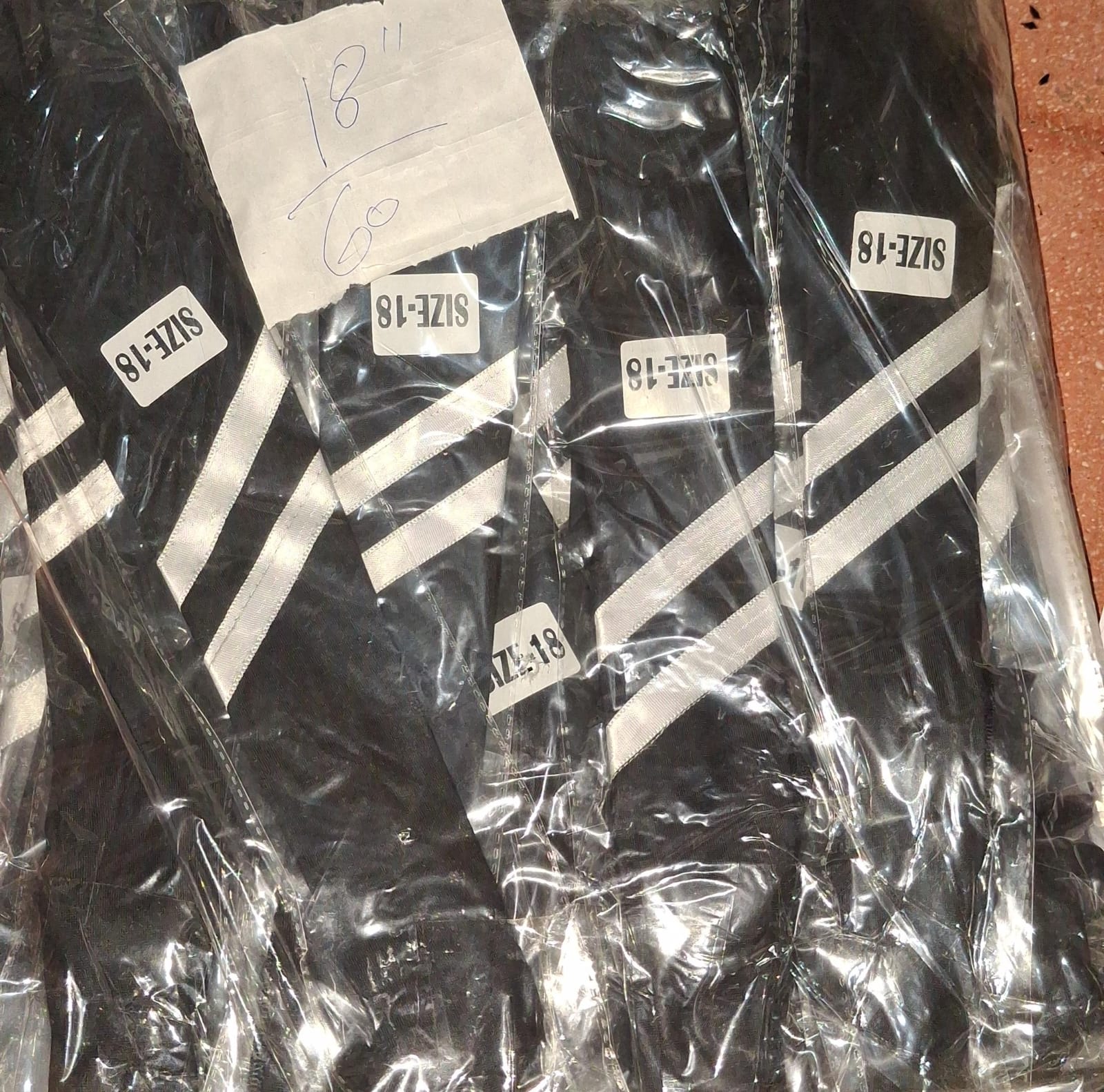 10 342 522 Black in White Patto 