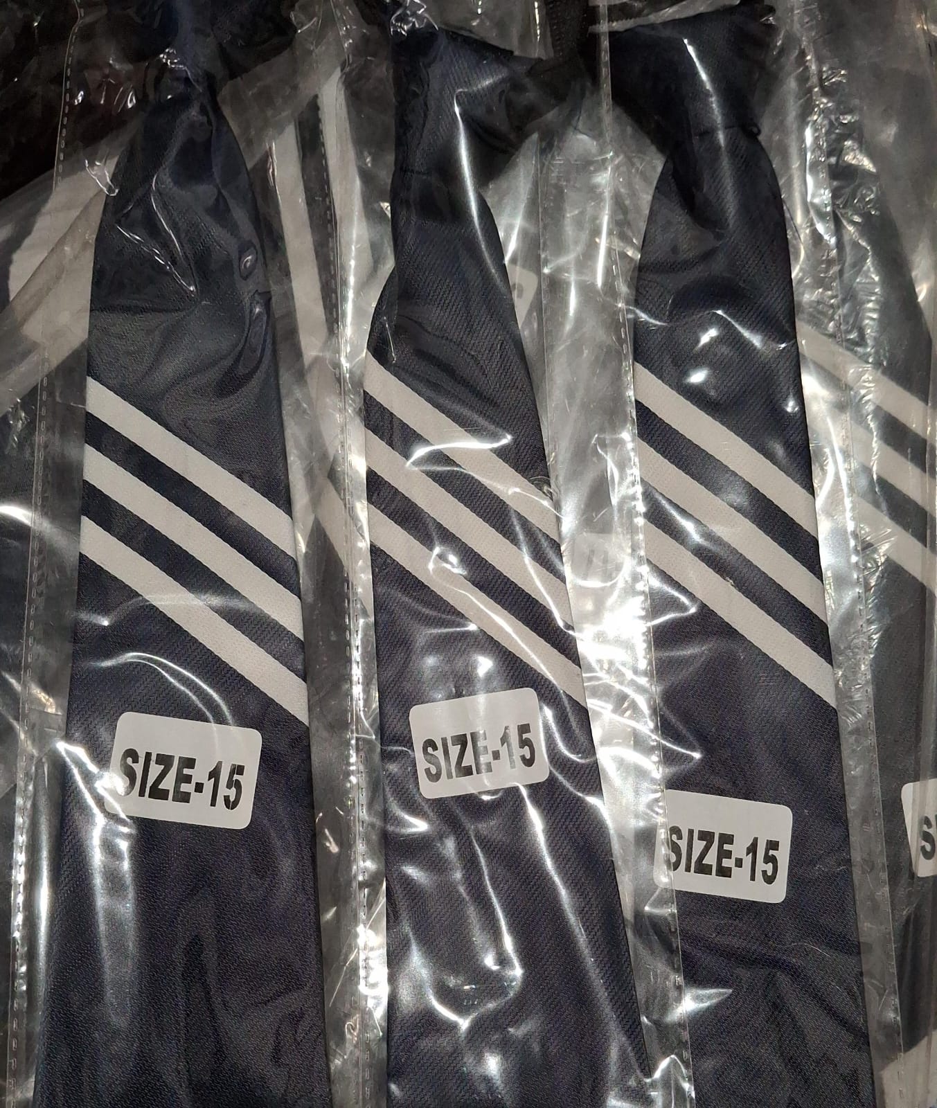 10 342 032 Navy in White Patto 