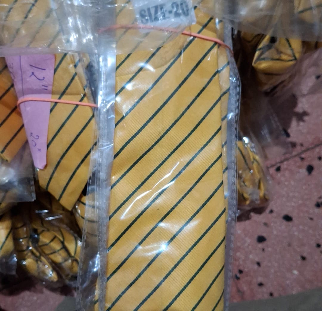 10 342 220 Yellow in Green Patti 