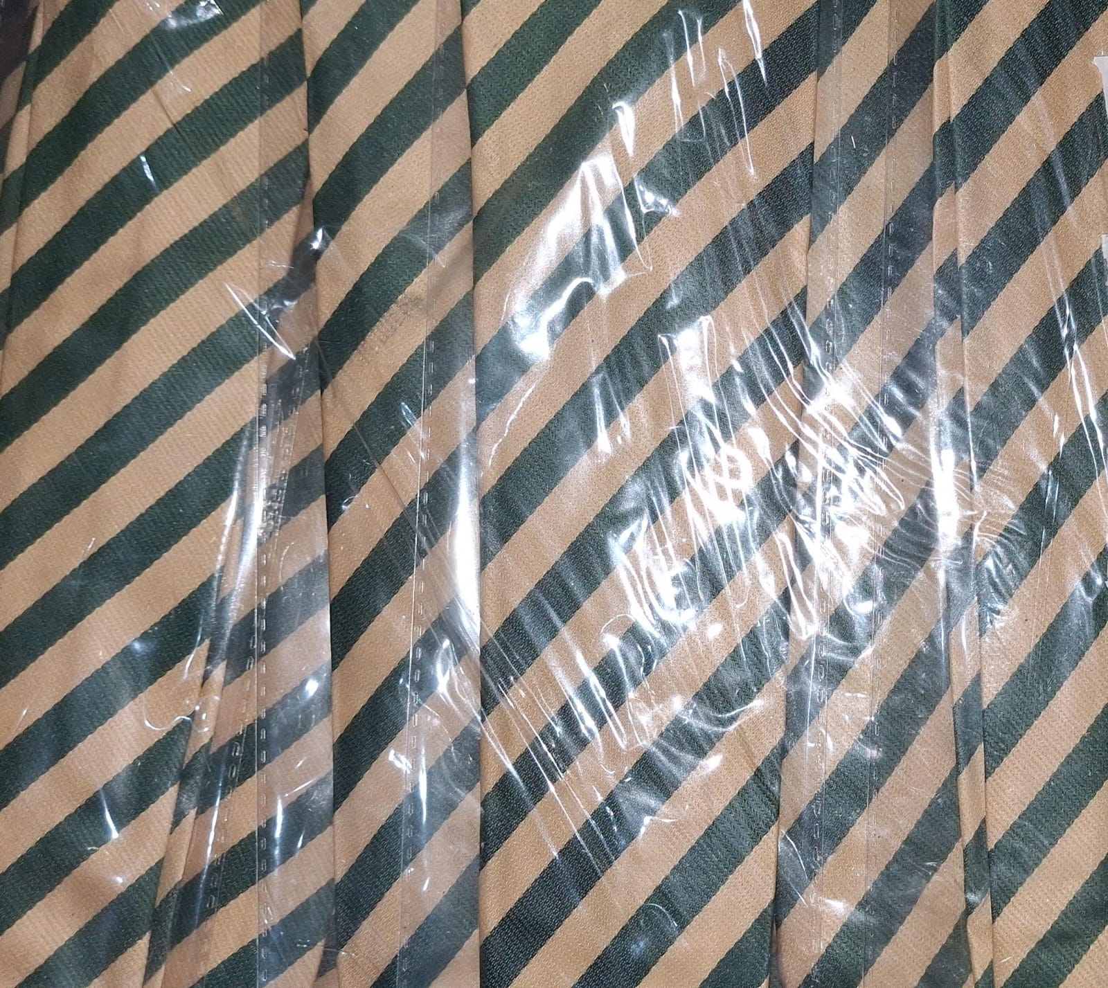 48 642 022 Green in Cream Patta 