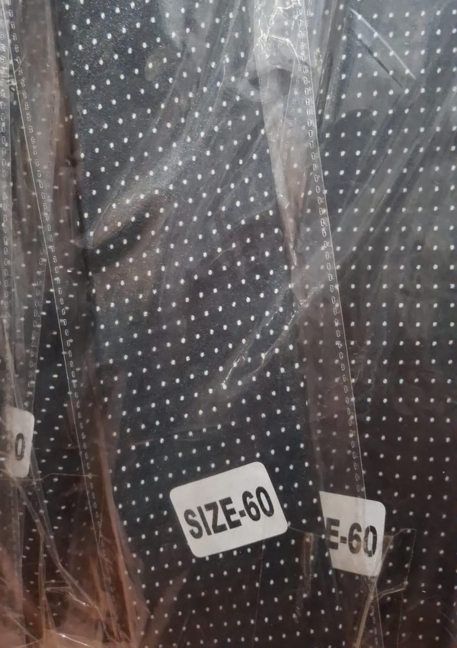 48 642 250 Black in White Dot 