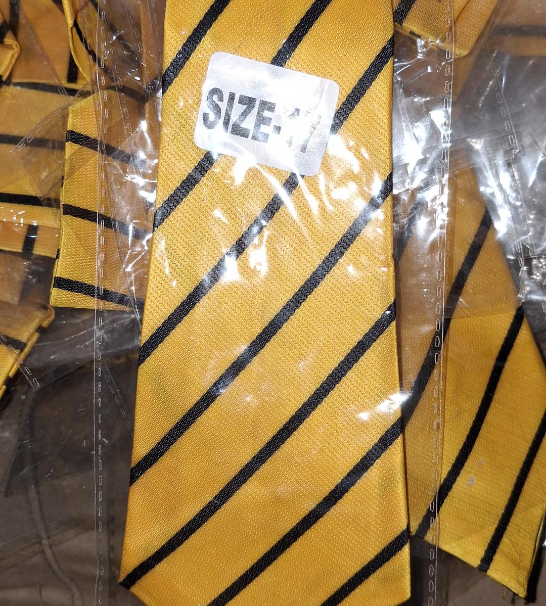 10 242 220 Yellow in Black Patti 