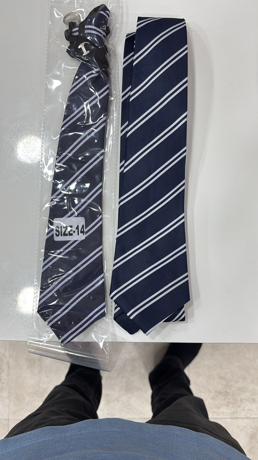 54 442 225  LONG TIE NAVY WITH 2 WHITE PATTI