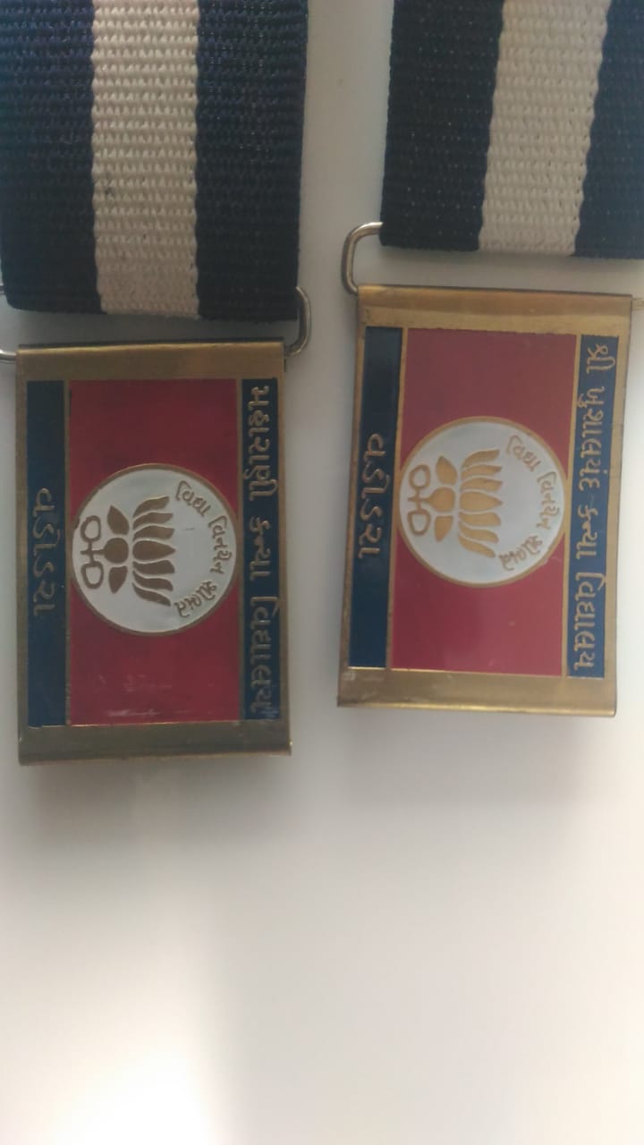 42 3333 22 NAVY/WHITE (MAHARNI KANYA ) 